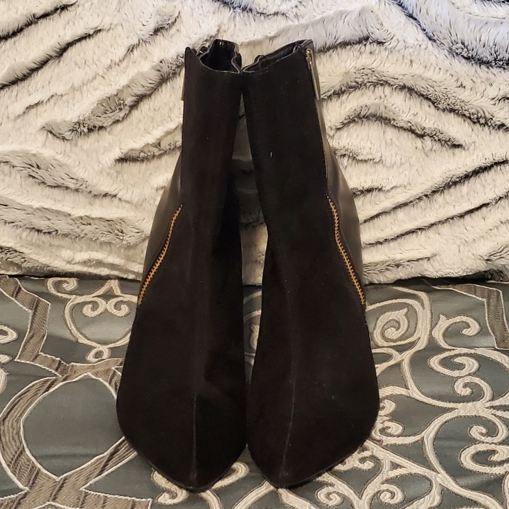 Jennifer Lopez Black bootie - Picture 2 of 10